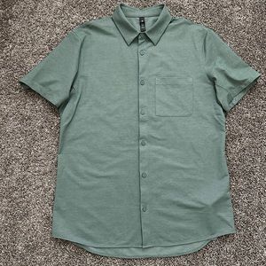 LIKE NEW Lululemon Commission Short Sleeve Shirt